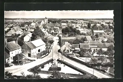 AK Étais-la-Sauvin, Vue générale, Place du Monument