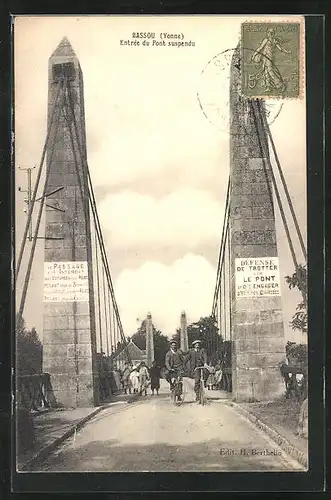 AK Bassou, Entrée du Pont suspendu