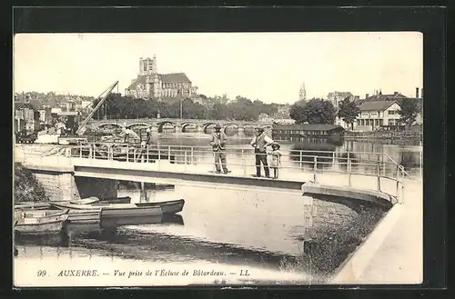 AK Auxerre, Vue prise de l'Ecluse de Bâtardeau