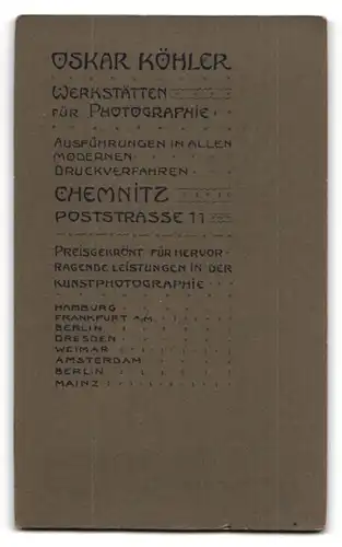 Fotografie Oskar Köhler, Chemnitz, Poststrasse 11, Junger Mann mit kurzen Haaren in Anzug mit Weste