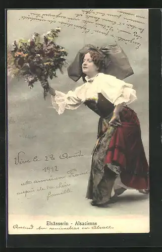 AK Elsässerin in elsass-lothringischer Tracht mit Blumenstrauss
