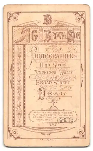 Fotografie G. Brown & Son, Tunbridge Wells, High Street, Portrait stattlicher Herr mit grauem Bart und Haar