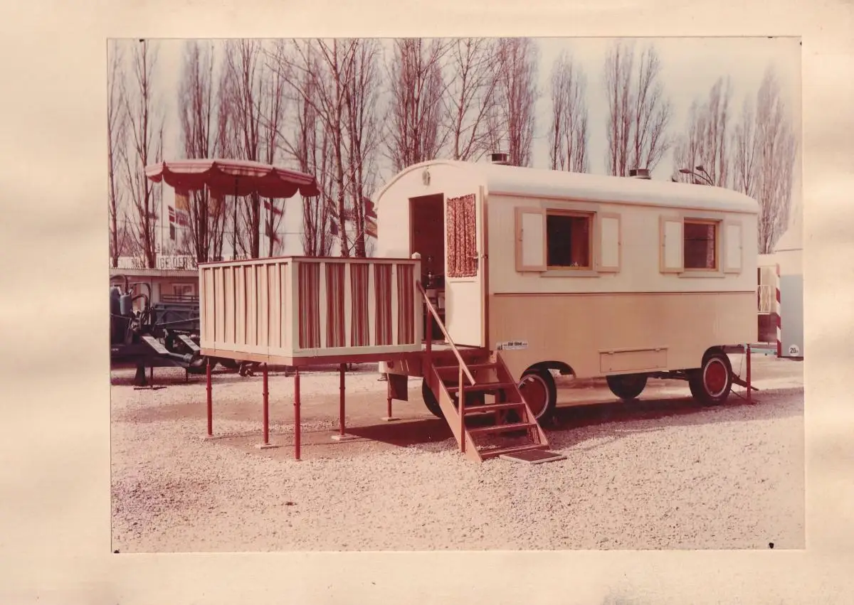 Fotoalbum 7 Fotografien PGH  Fünf Türme , Ansicht Halle / Saale, DDR, Wohnanhänger, Röntgenwagen, Baustellenanhänger 1