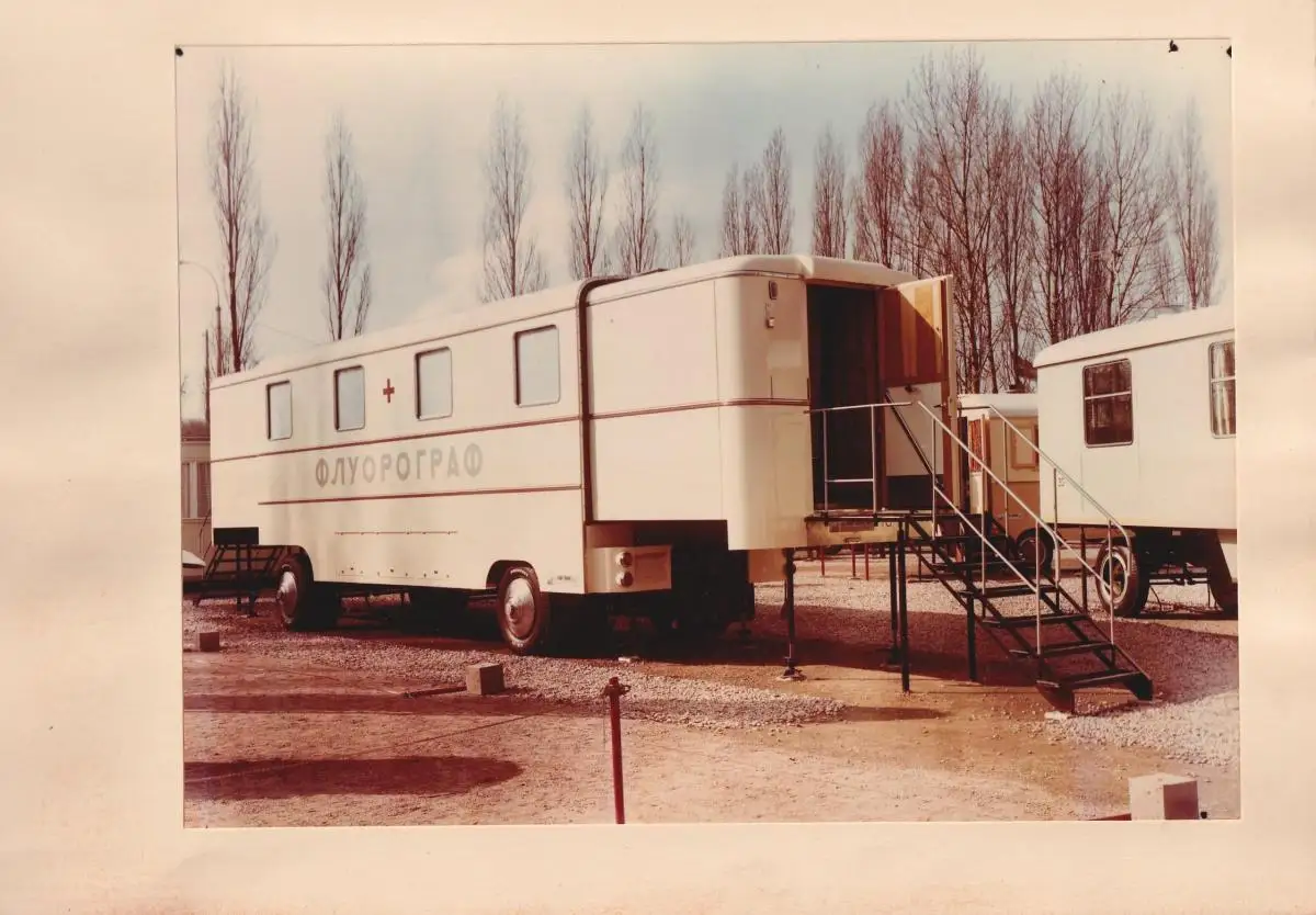 Fotoalbum 7 Fotografien PGH  Fünf Türme , Ansicht Halle / Saale, DDR, Wohnanhänger, Röntgenwagen, Baustellenanhänger 3
