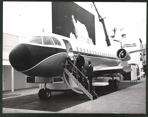 Fotografie Hannover Messe 1967, Flugzeug VFW Fokker 614 Prototyp im Krupp-Pavillon