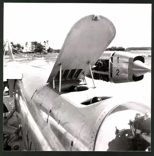 Fotografie Flugzeug EWR VJ 101, Senkrechtstarter Prototyp, Klappe für Schubumkehr im Schwebeflug