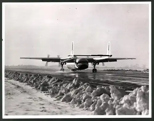 Fotografie Flugzeug Armstrong Whitworth Argosy, Verkehrsflugzeug beim Start