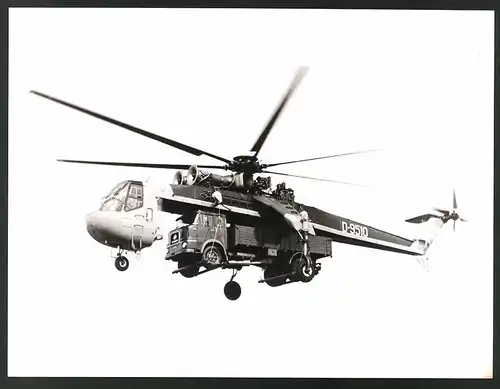 Fotografie Hubschrauber VFW Fokker-Sikorsky WF - S 64, Transporthubschrauber mit Krupp LKW - Lastwagen