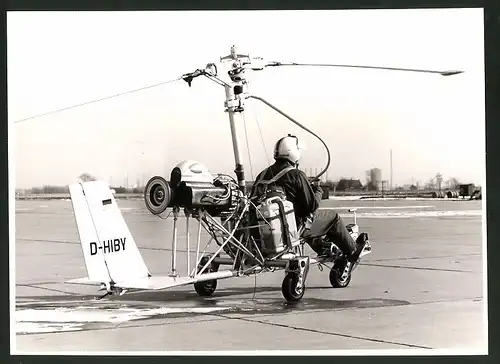 Fotografie VFW Fokker H2, Tragschrauber auf einem Flughafen Rollfeld