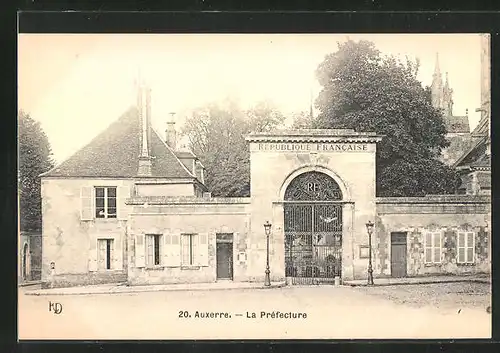 AK Auxerre, La Préfecture
