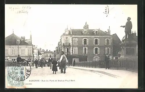 AK Auxerre, Rue du Pont et Statue Paul Bert