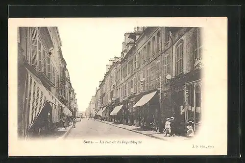 AK Sens, La rue de la République, Strassenpartie