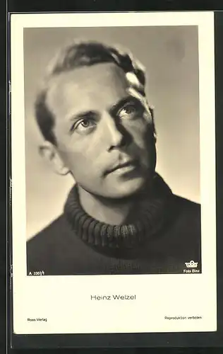 AK Schauspieler Heinz Welzel im Rollkragenpullover