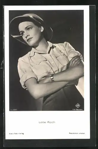 AK Schauspieler Lotte Koch mit Bluse und Hut