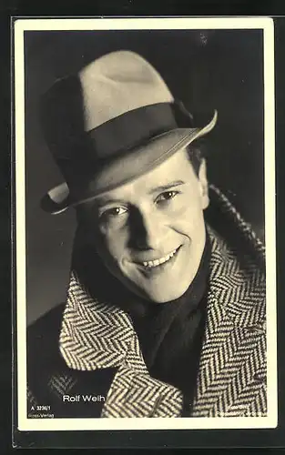 AK Schauspieler Rolf Weih in Mantel und Hut