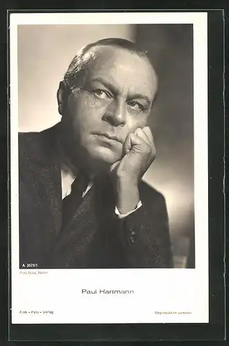 AK Schauspieler Paul Hartmann in Denkerpose