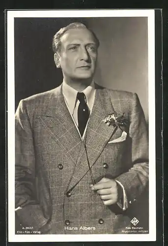AK Schauspieler Hans Albers in Anzug und Krawatte