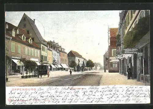 AK Offenburg, Hauptstrasse mit Geschäften und Brunnen