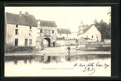 AK Nuits-sur-Ravieres, La Vieille Porte, Mann mit Pferd am Ufer