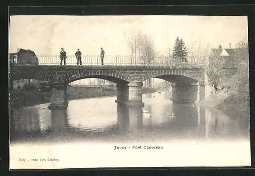 AK Toucy, Pont Capureau, Männer auf der Brücke