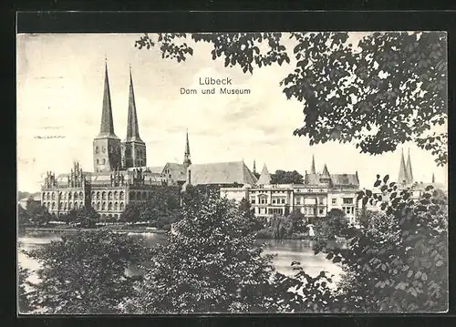 AK Lübeck, Blick zum Dom und zum Museum