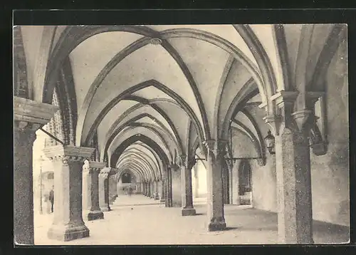 AK Lübeck, in den Rathausarkaden