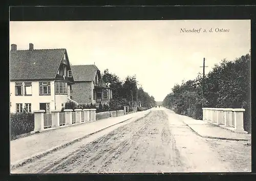 AK Niendorf a.d. Ostsee, auf der Strasse mit den Villen