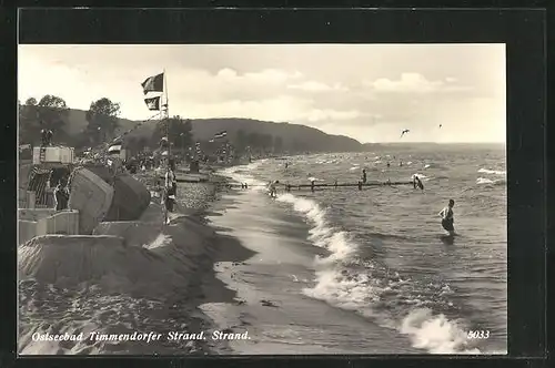 AK Timmendorferstrand, Badegäste im Wasser am Strand