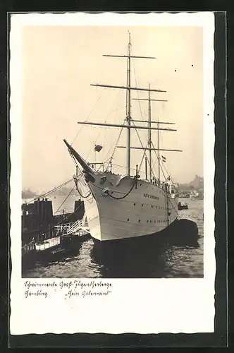 AK Hamburg, das Segelschiff Hein Godenwind im Hafen gesehen