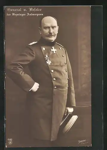 AK Heerführer General v. Beseler, stehend in Uniform mit Orden behangen