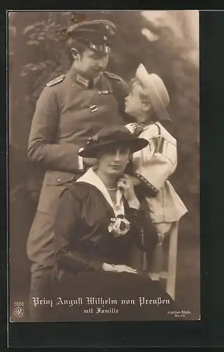 AK Prinz August Wilhelm mit Familie im Portrait