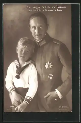 AK Prinz August Wilhelm von Preussen in Uniform mit Prinzen Alexander Ferdinand