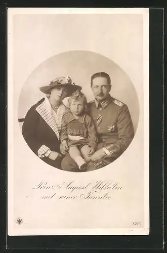 AK Prinz August Wilhelm mit Familie im Portrait