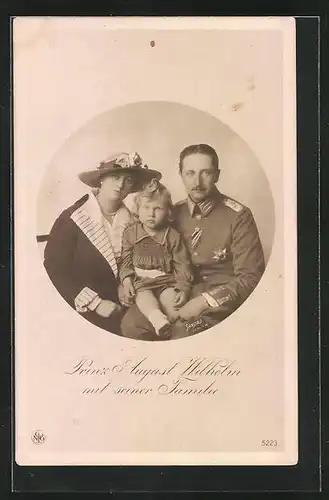 AK Prinz August Wilhelm von Preussen mit Familie im Portrait