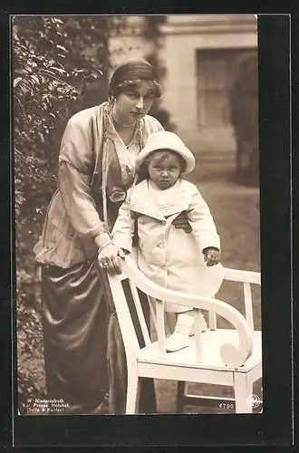 AK Prinzessin August Wilhelm mit ihrem Sohn im Garten
