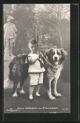 AK Prinz Wilhelm als Bube mit grossem Hund vor einer Studiokulisse