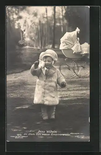 AK süsser Prinz Wilhelm als Kleinkind im Wintermantel am Kinderwagen stehend