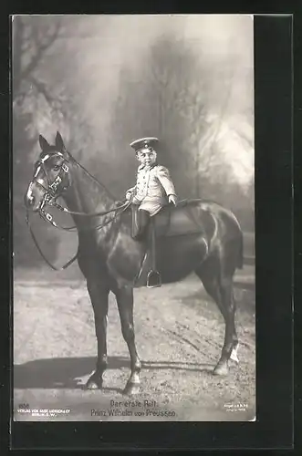 AK Der erste Ritt, Prinz Wilhelm als Bube in Uniform auf Pferd sitzend