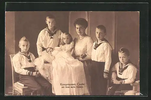 AK Familienportrait Kronprinzessin Cecilie mit ihren sechs Kindern