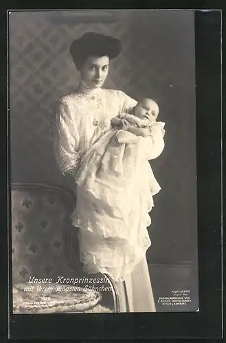 AK Kronprinzessin Cecilie mit ihrem jüngsten Söhnchen