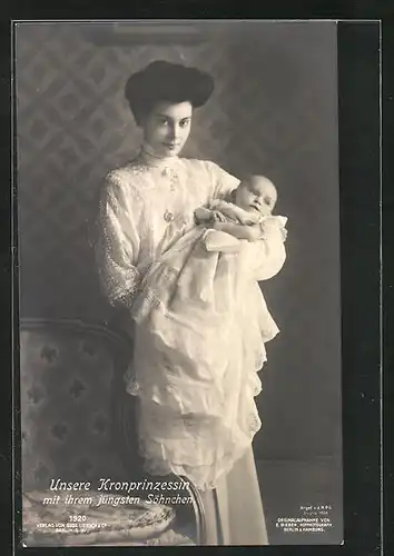 AK Kronprinzessin Cecilie mit ihrem jüngsten Söhnchen
