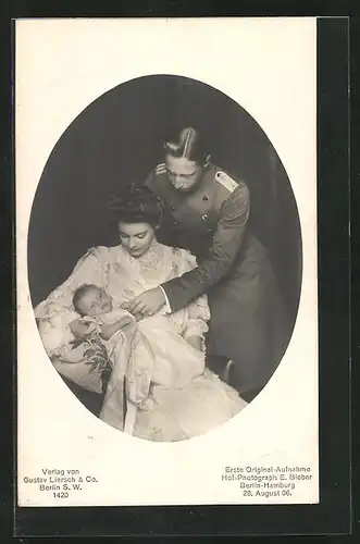 AK Kronprinzessin Cecilie mit ihrem Gatten und Söhnchen
