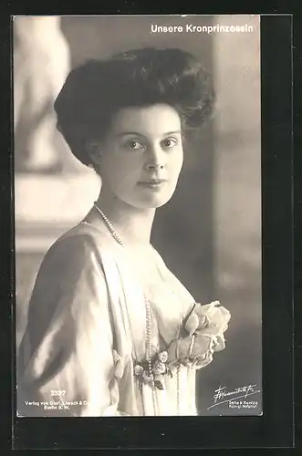 AK Kronprinzessin Cecilie mit hochgestecktem Haar