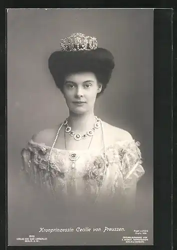 AK Kronprinzessin Cecilie von Preussen mit Krone