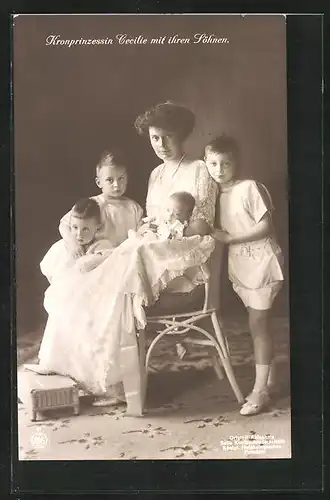 AK Kronprinzessin Cecilie mit ihren Söhnen
