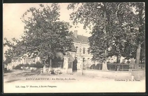 AK Saint-Sauveur, la Mairie, les Ecoles