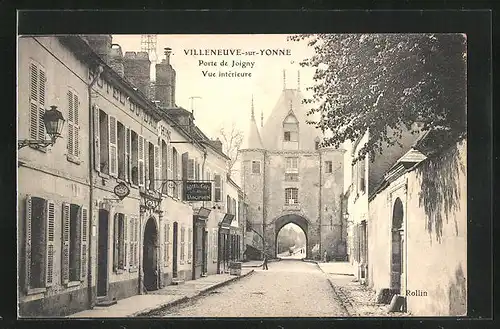 AK Villeneuve-sur-Yonne, Porte de Joigny, Vue intérieure