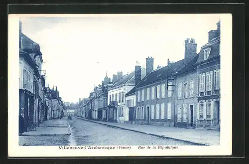 AK Villeneuve-l'Archeveque, Rue de la République