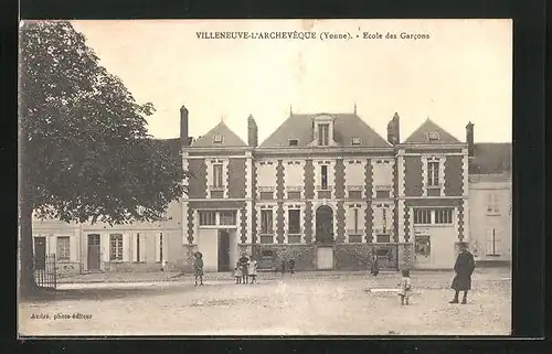 AK Villeneuve-l'Archeveque, Ecole des Garcons