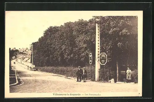 AK Villeneuve-la-Guyard, les Promenades